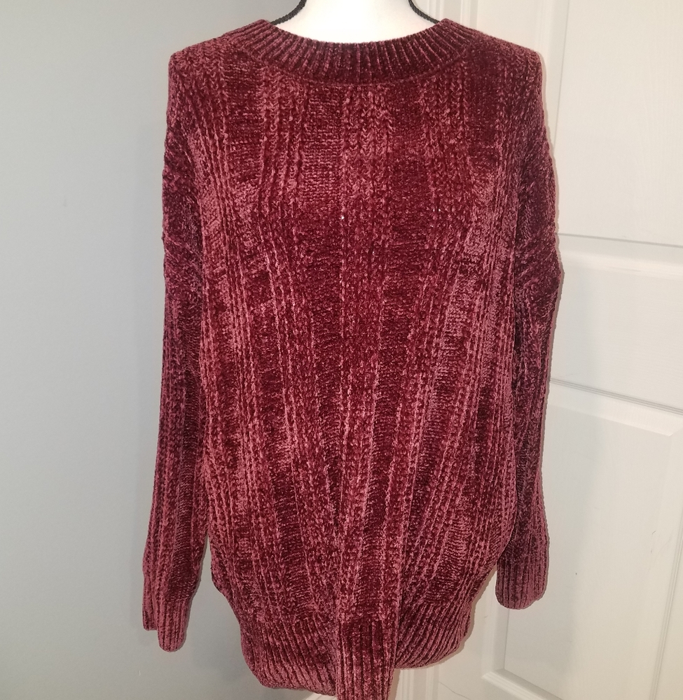 SOLD 😊 PRICE⬇️BURGANDY OVERSIZED SWEATER. MED